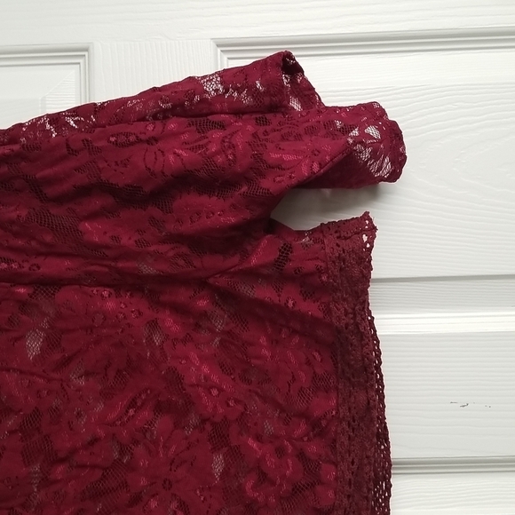 Lovely 153 Women's Lace Top - Picture 3 of 9